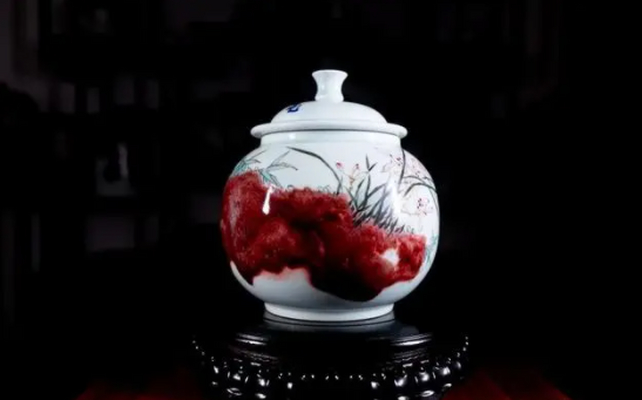 陆岩,景德镇陶瓷艺坛璀璨明珠,凭借独特的艺术风格和深厚的家族陶艺