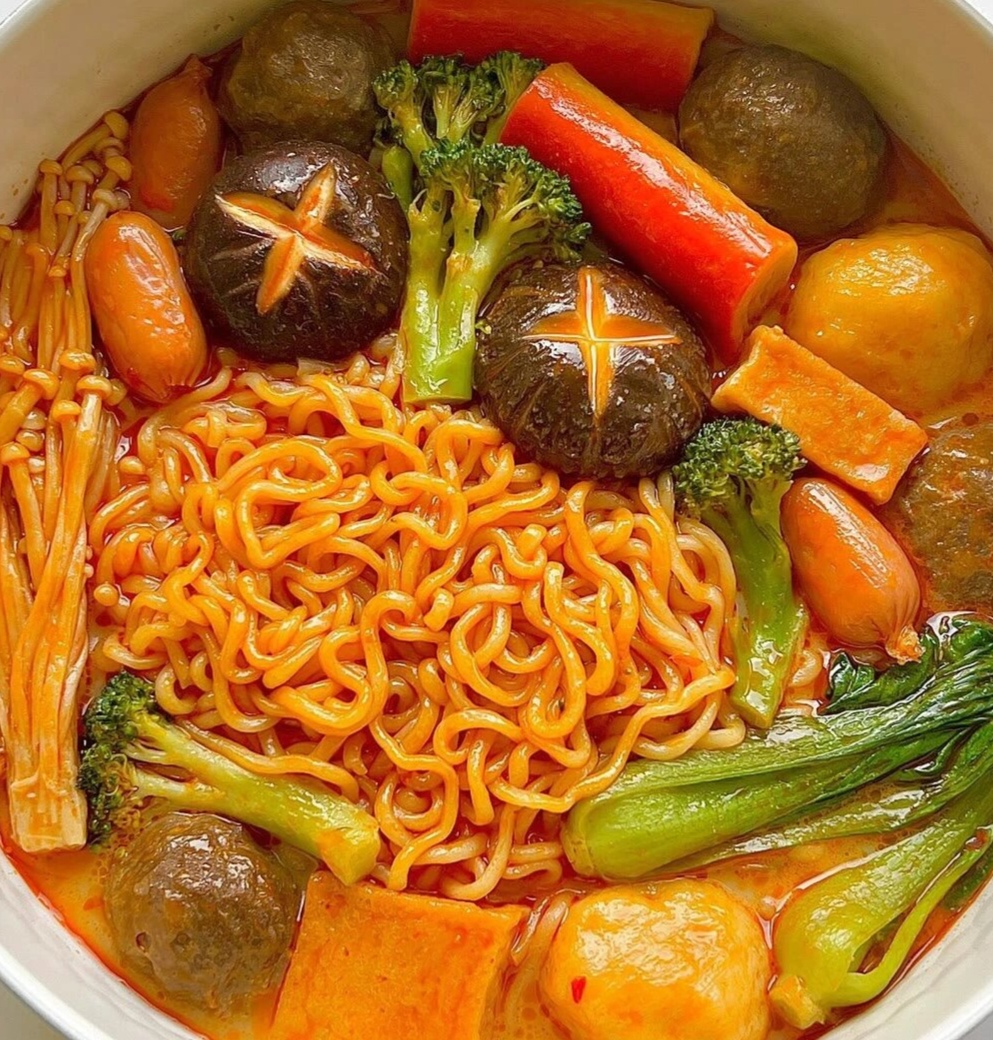 烫方便面图片麻辣烫的做法先干啥再干啥呢家里火锅底料煮方便面荷包蛋