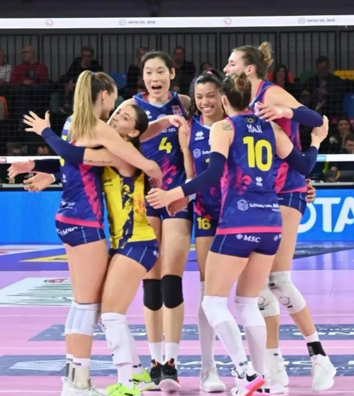 欧冠小组赛,斯坎迪奇女排客场3:1胜伊萨奇巴希女排(25:23/25:21/16:25