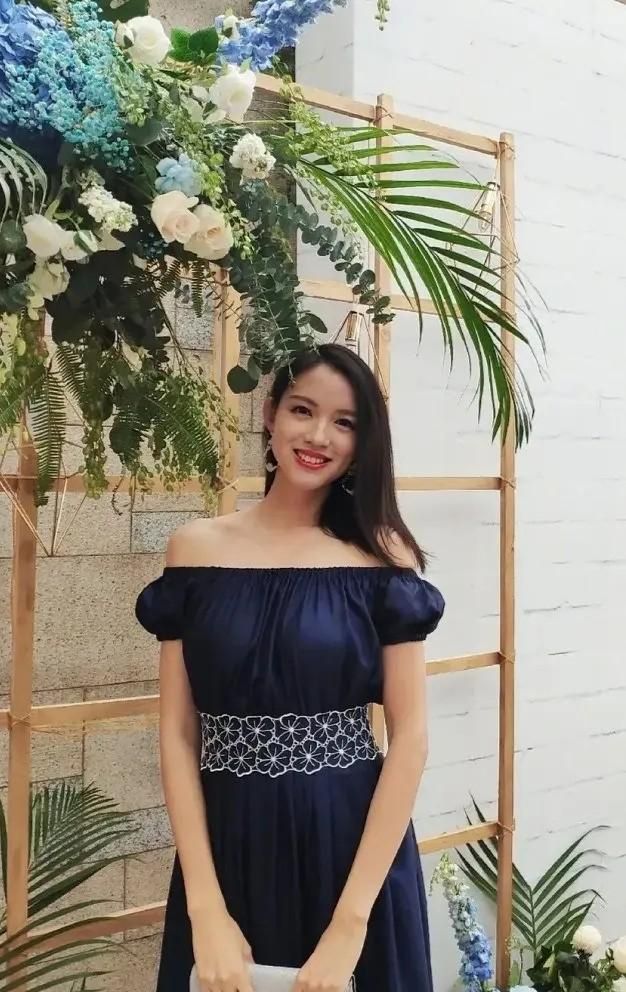 经好友介绍,张梓琳与聂磊在一起了,聂磊是一个高管,平时也很喜欢体育