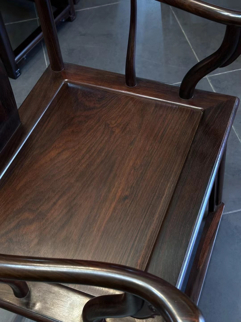 大红酸枝四出头官帽椅