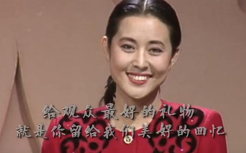 倪萍主持生涯最大的事故春晚直播现场收到四张白纸救场却被怼