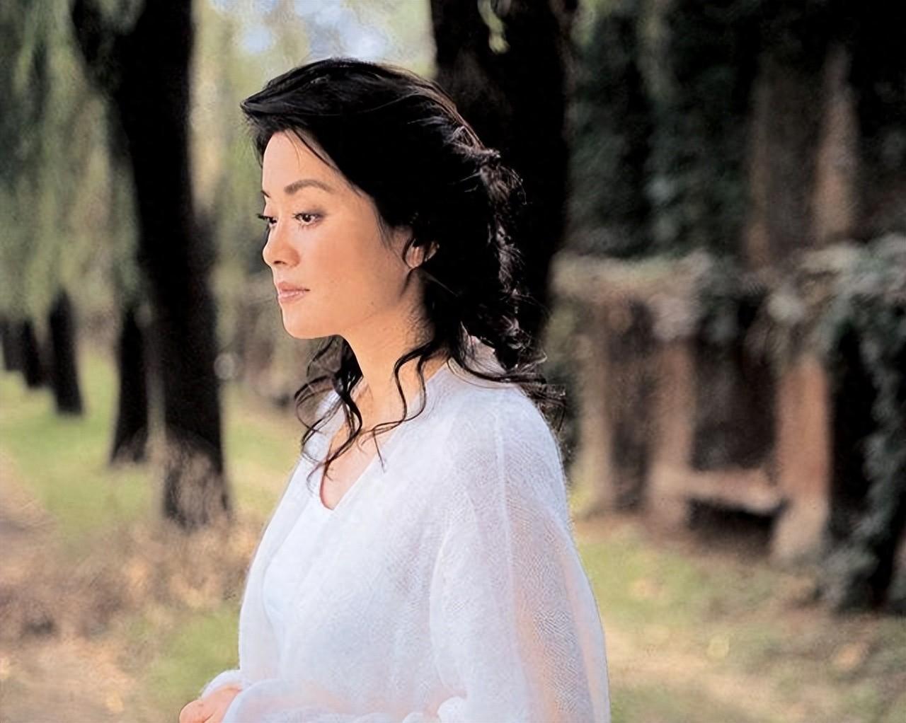 毛阿敏:一段幸福的婚姻,44岁生二胎,丈夫离世后过得怎样了?