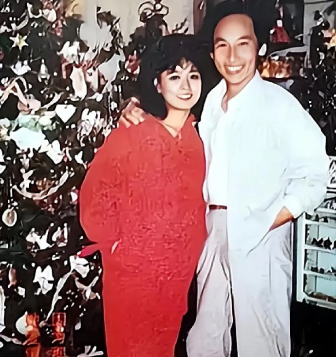 回顾:离婚34年后,张瑜入美籍孤身一人,张建亚靠《繁花》翻红