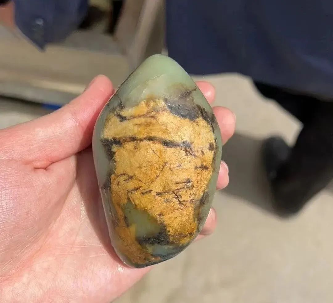 籽料带这种僵,价格翻十倍以上!