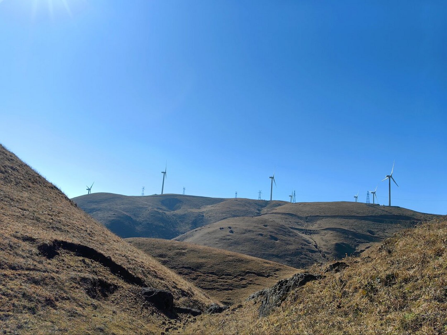 昆明十峰—寻甸花石头山  赴一场山顶之约:与风的狂欢,与阳光的邂逅