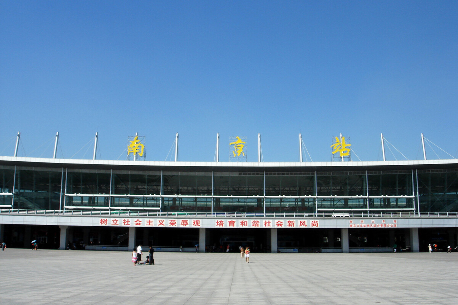 南京火车站 对于玄武湖的记忆始于那样一个略微有些炎热的午后,我站在