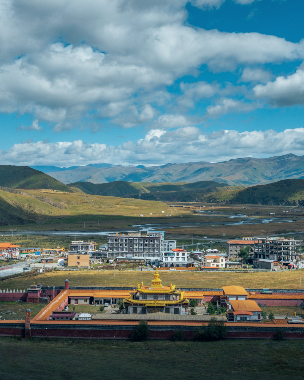 我在川西菩萨喜欢的地方  塔公寺,位于甘孜州,是一座历史悠久,地位