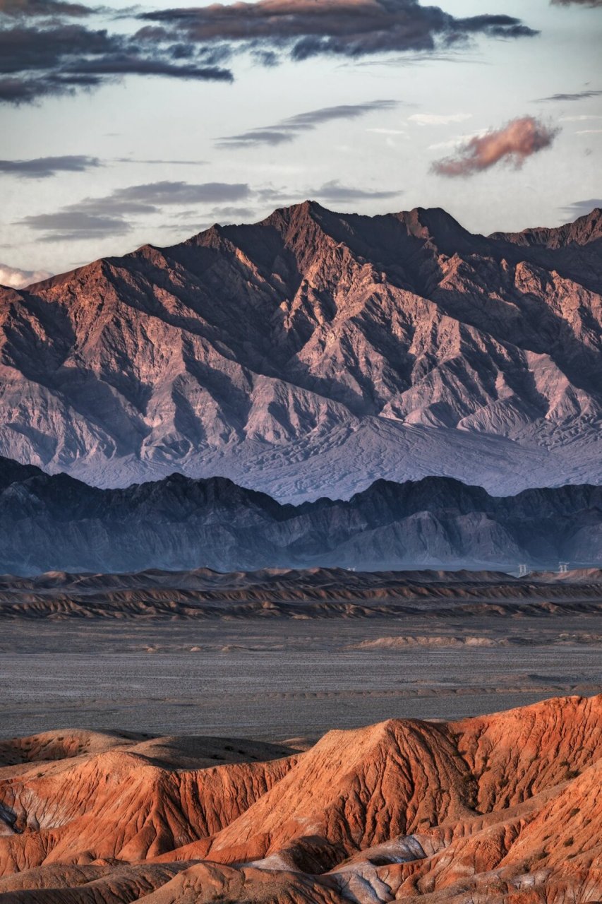 青海小众旅行目的地——红崖篇  红崖,位于青海省海西州315国道沿线