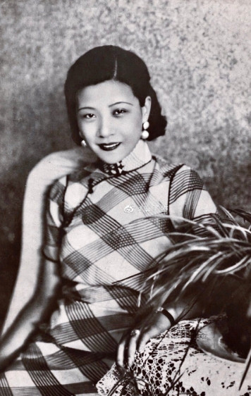 阮玲玉,这位在民国时期的影坛地位仅次于影后胡蝶的明星,竟然在妇女节