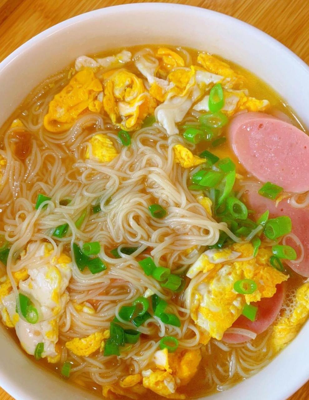 火腿鸡蛋汤面,做法在图三 每天一碗面条,真的超级巨巨好吃#2023我的