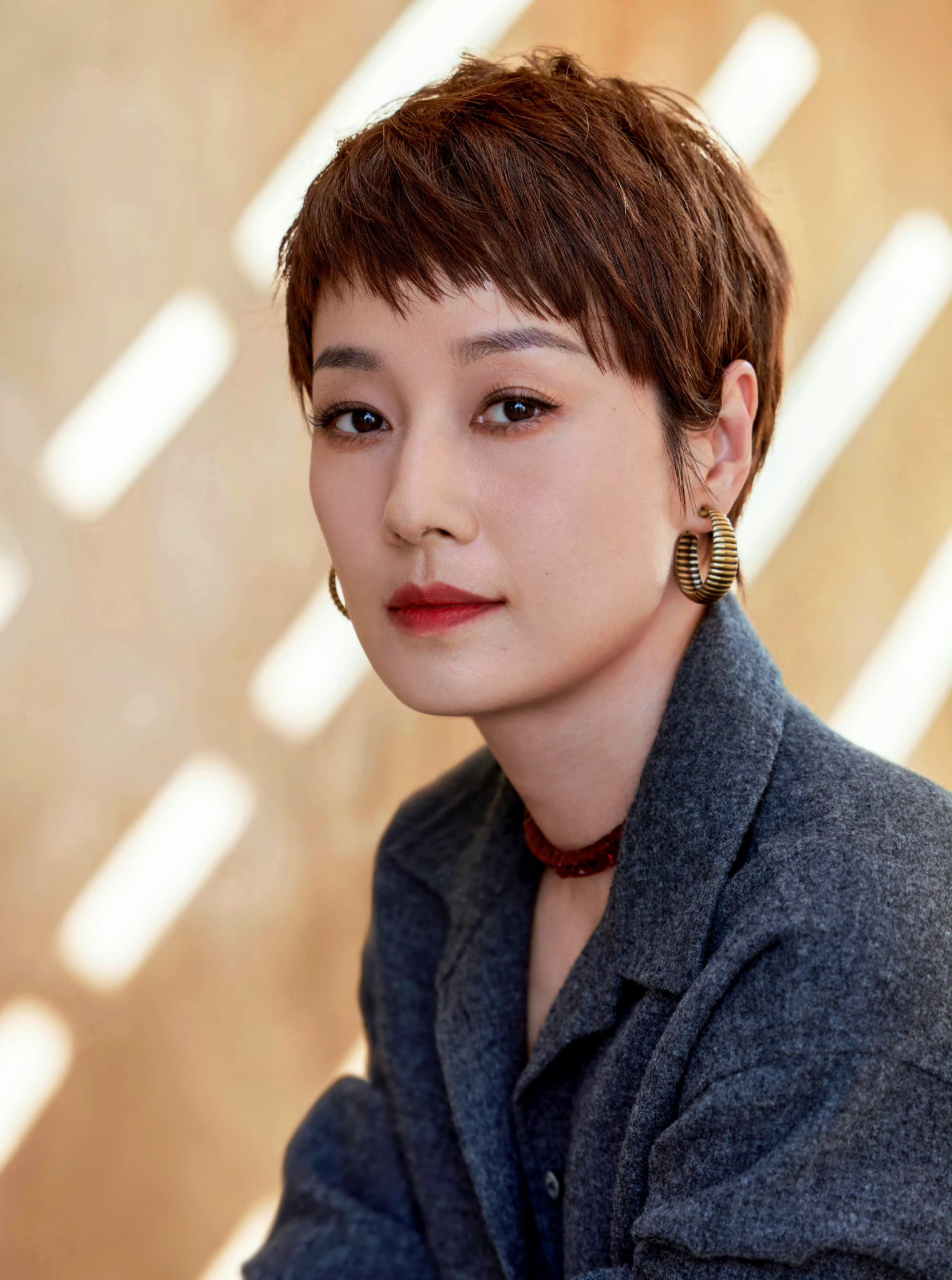 马伊琍短发看着很干练又展献出的知性美真是不可言喻#马伊琍