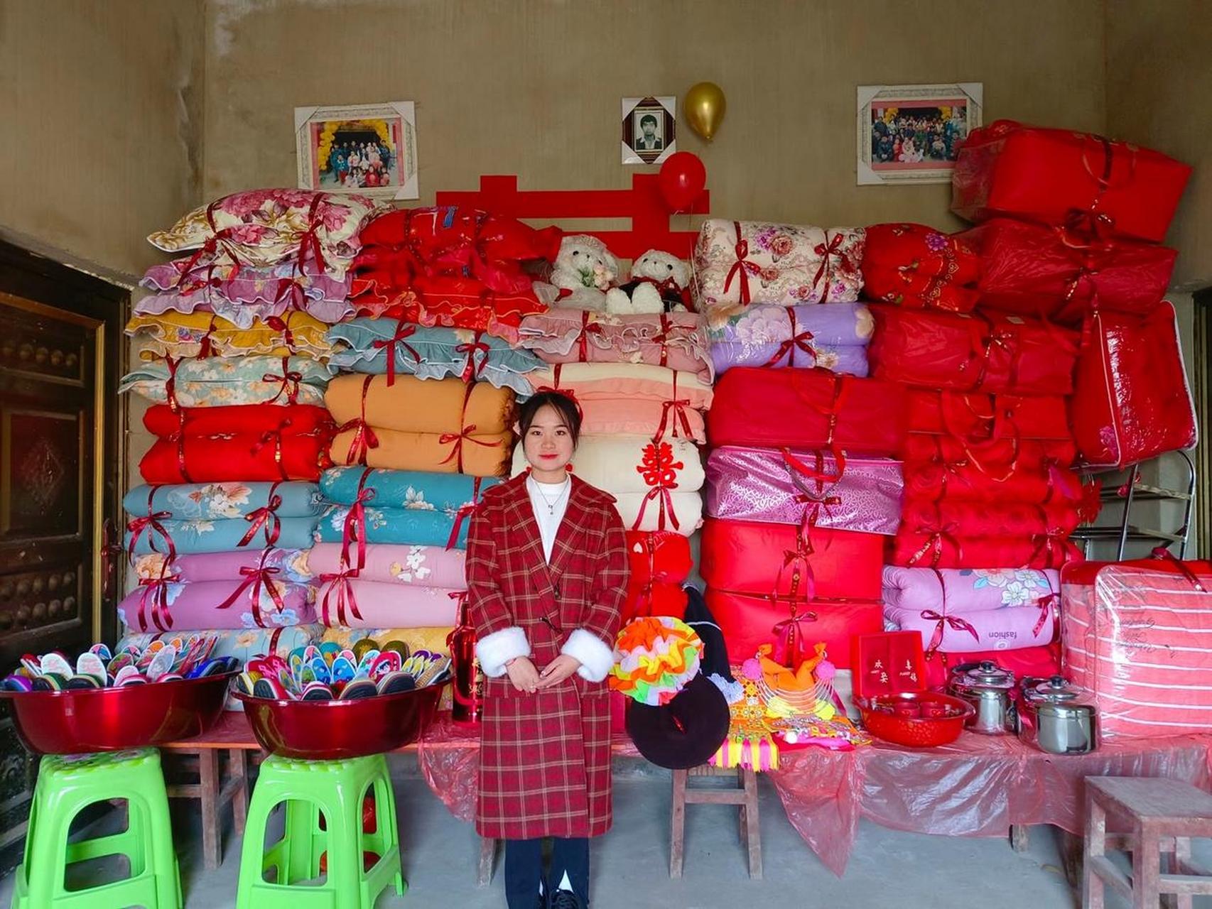 陪嫁这么多被子干啥?又用不完,还不如折现来的实在