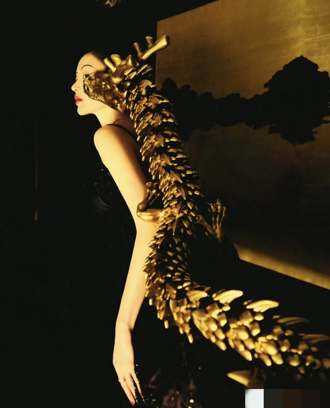 张天爱旗袍韵味十足,尽显东方之美