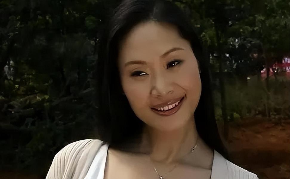 于文华:一婚下嫁李凡,三拒尹相杰,再婚嫁小伙,不生孩子也幸福