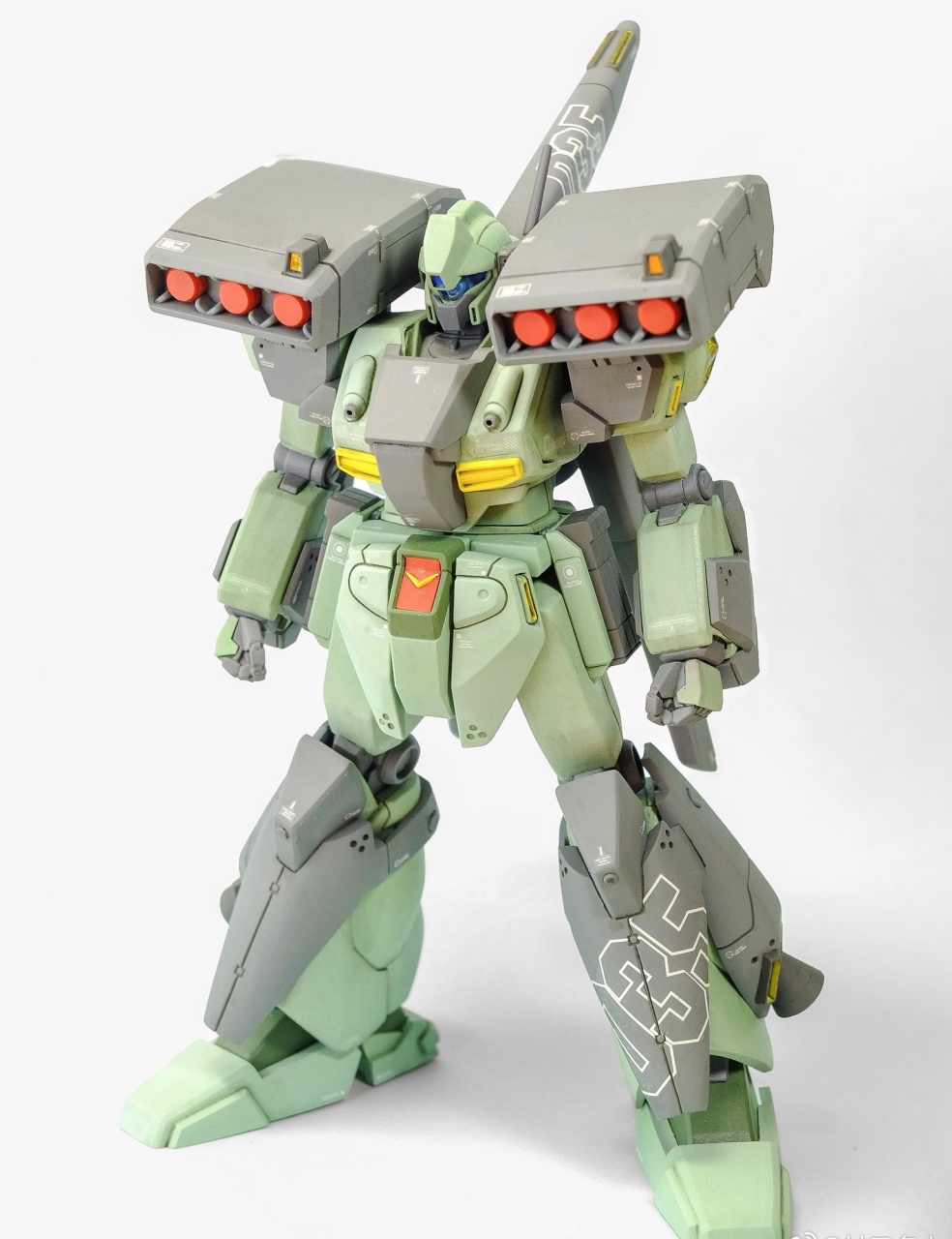 模型欣赏:一组机动战士高达机体杰刚模型,该机是地球联邦军新一代量产