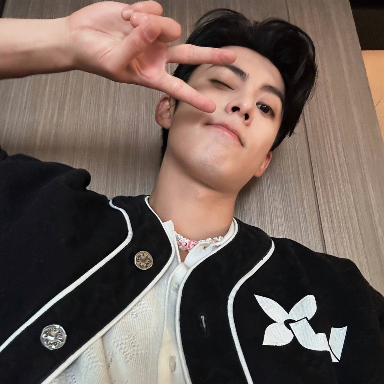 王鹤棣头像 经典剪刀手 #最靓头像壁纸征集赛