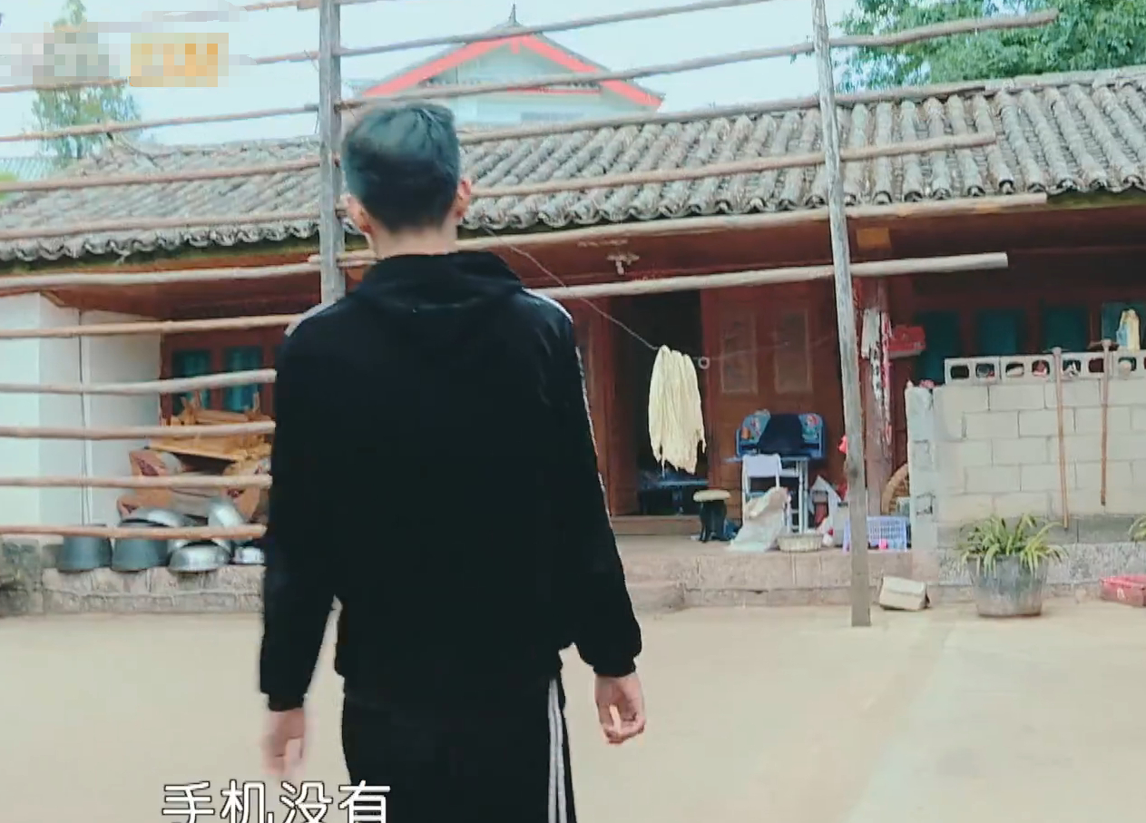 回顾变形计凌明乾:曾经威胁剧组,饿到拆屋顶,如今他怎样了