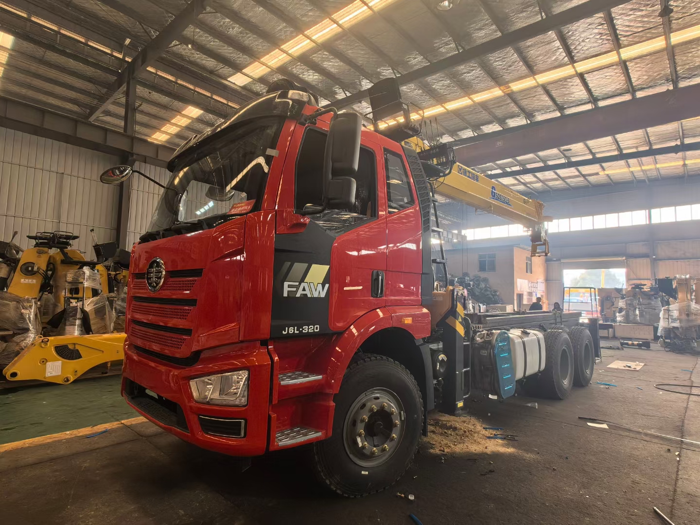 解放j6后八轮徐工14吨5节双回转减速机随车吊