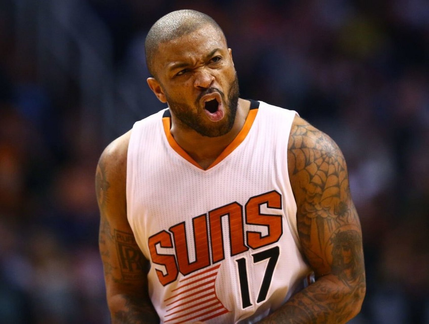 j.塔克可能被快船队买断,太阳和雄鹿队是潜在下家.