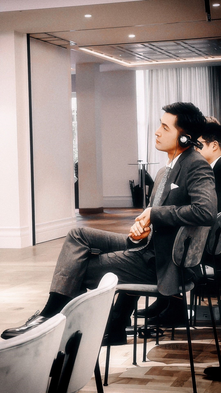 41岁的胡歌 哎呀,时间过得真快啊!一眨眼就过了好几年了.