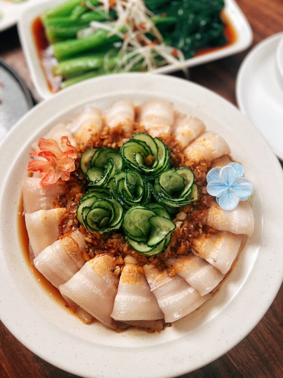 年夜饭荤食系列:蒜泥白肉  今天要分享的是一道适合年夜饭的下酒菜
