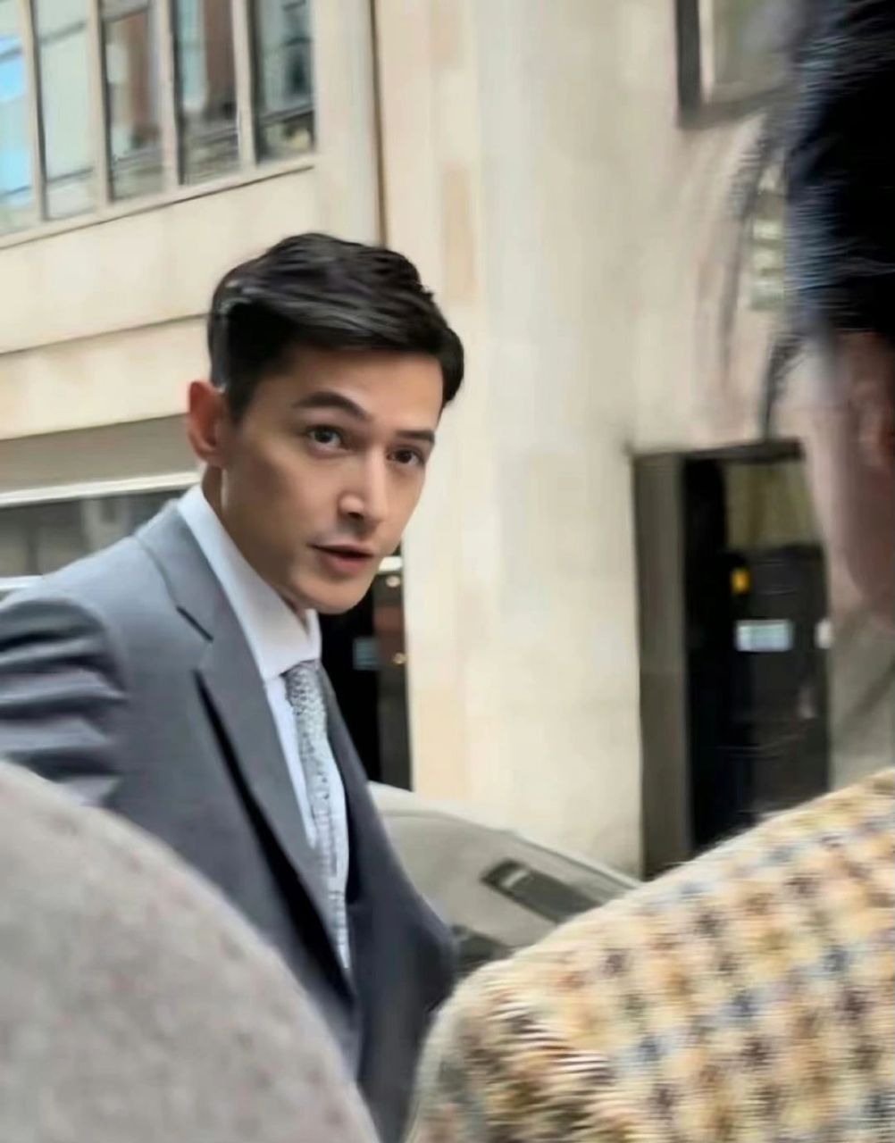 41岁的胡歌 哎呀,时间过得真快啊!一眨眼就过了好几年了.