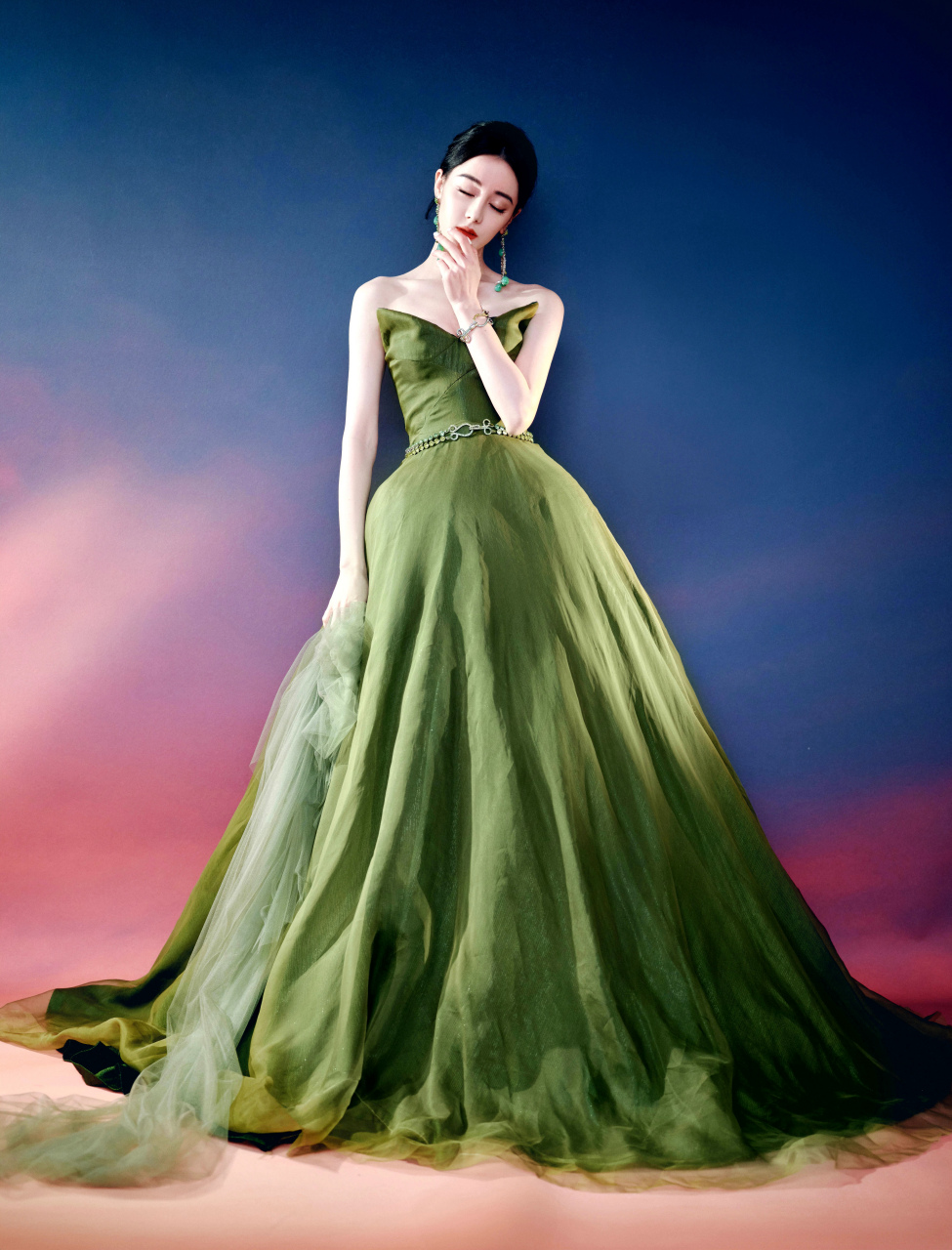 迪丽热巴# #养眼美女# #娱乐最前沿#    在都市中寻找自然与舒适98