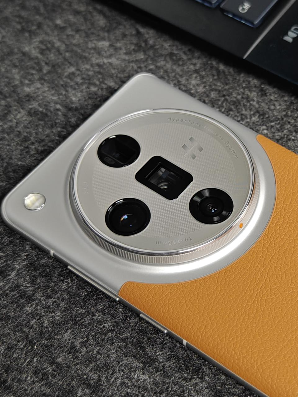 如今只有oppo find x7 ultra做到,第一是因为成本问题,潜望镜头可是很