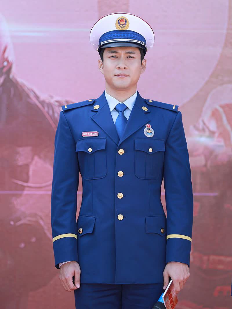 蓝色军服是什么中国的军种?该军种为什么要穿蓝色军服?