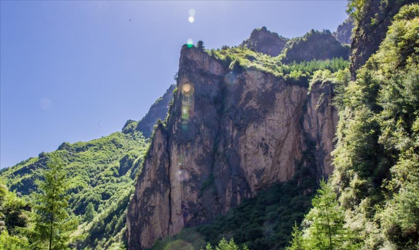 甘肃冷门的避暑景区,号称小崆峒山,是国家级森林公园