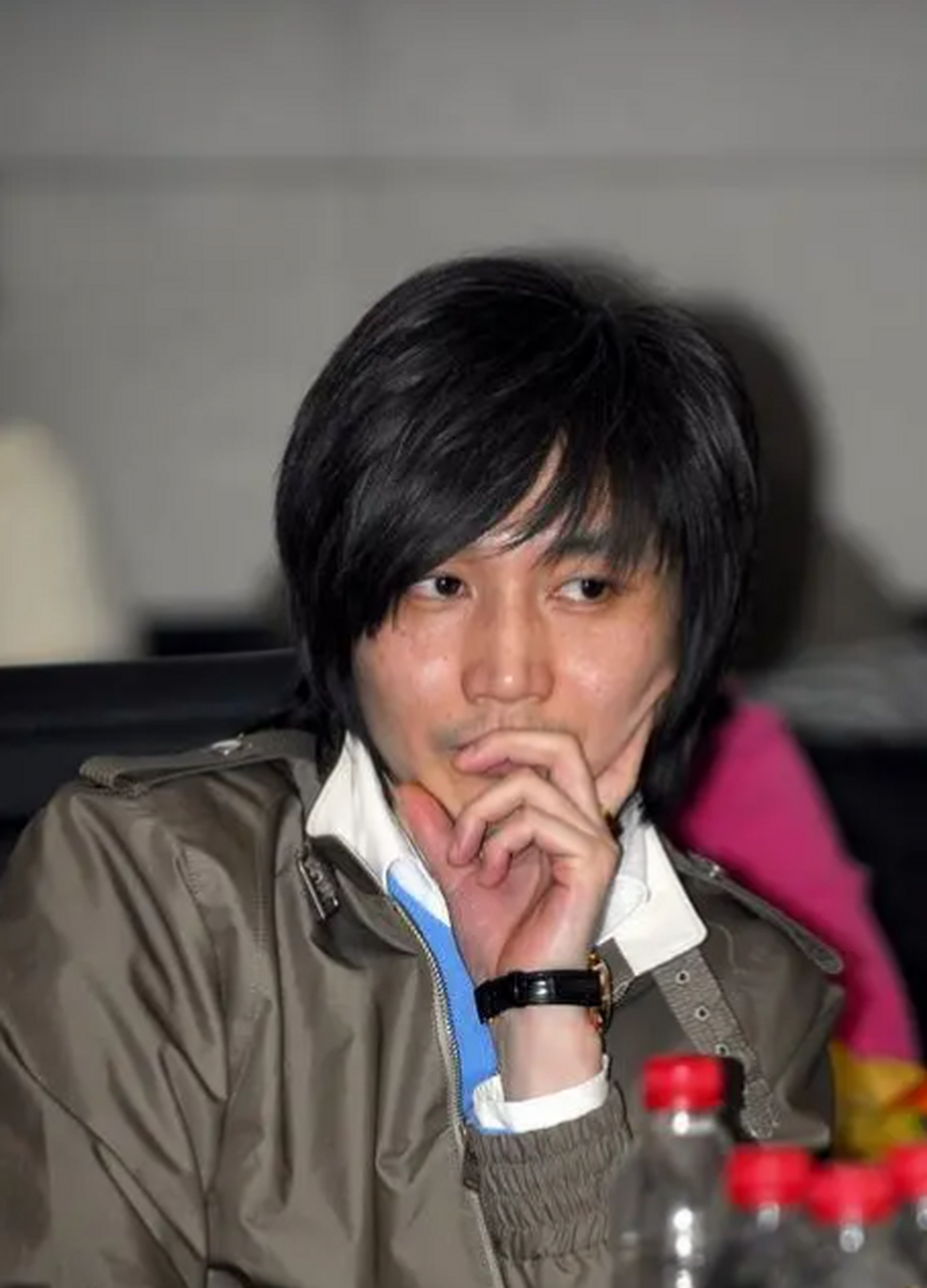 音乐教父张亚东,历经感情波折,55岁仍孤单,但有孝顺儿子与音乐作伴.