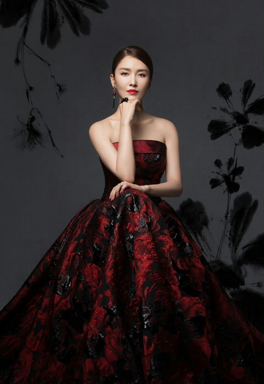 徐洁儿# #2024我想说#   美图鉴赏|徐洁儿  好霸气的写真