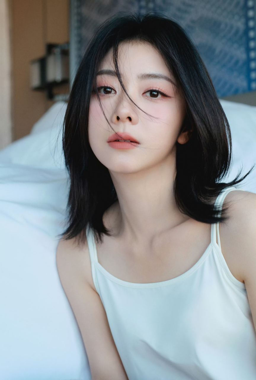 美图鉴赏|谭松韵  谭松韵这小表情完全就是一个小家碧玉形美女