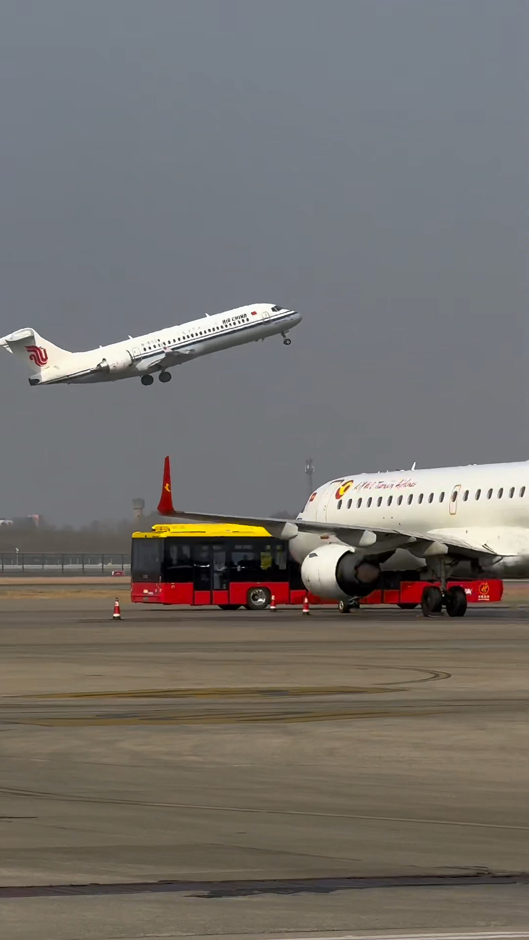 国产飞机arj21—700起飞姿态完美!#国产飞机arj21 #起飞-度小视