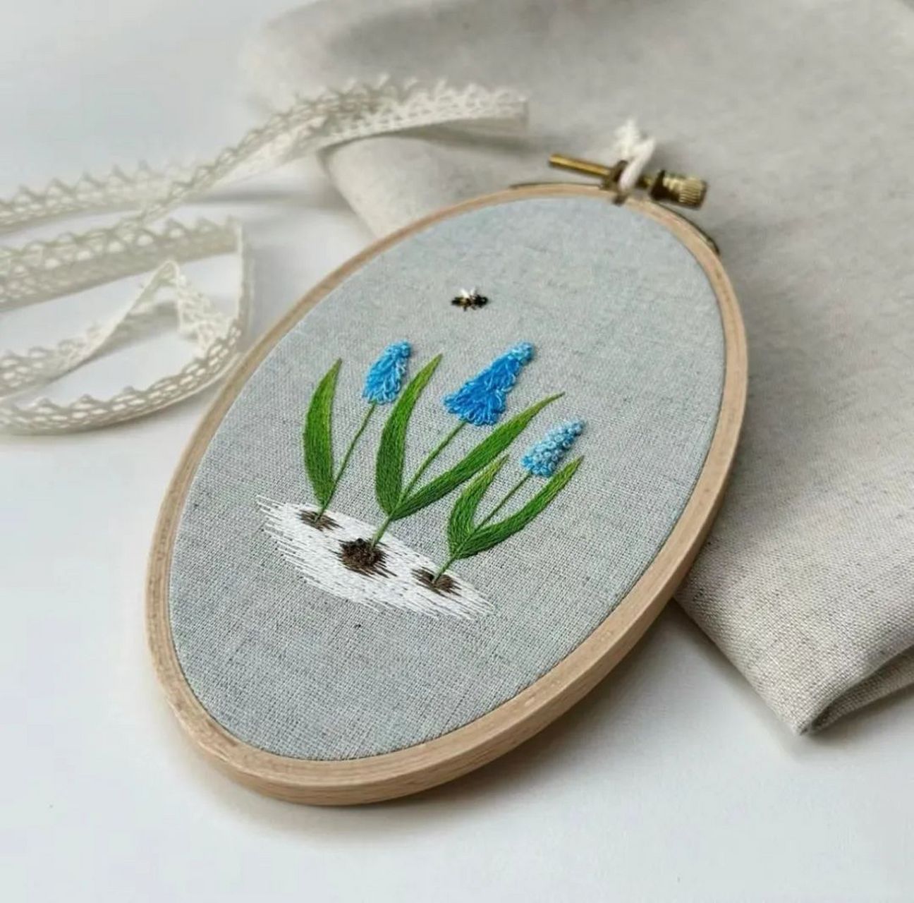 今日分享一组简单可爱的植物刺绣,简简单单的小花,可爱,如同我们的