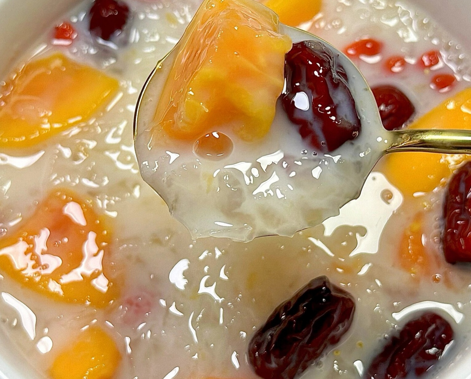 木瓜牛奶银耳羹 奶香浓郁,清甜顺滑,水90润又滋养,巨好喝