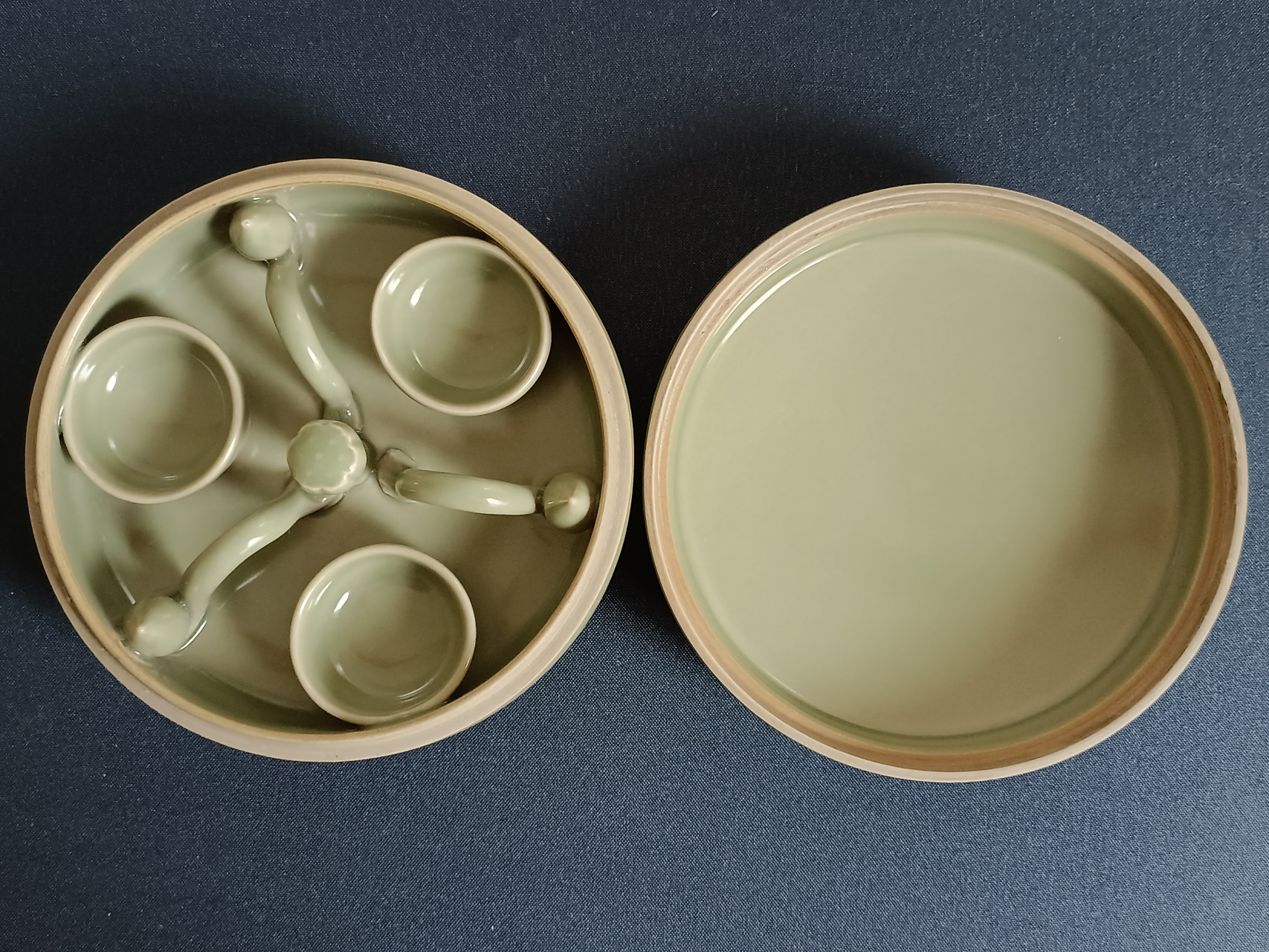 宋代越窑秘色瓷粉盒, 精工细作珍品评.