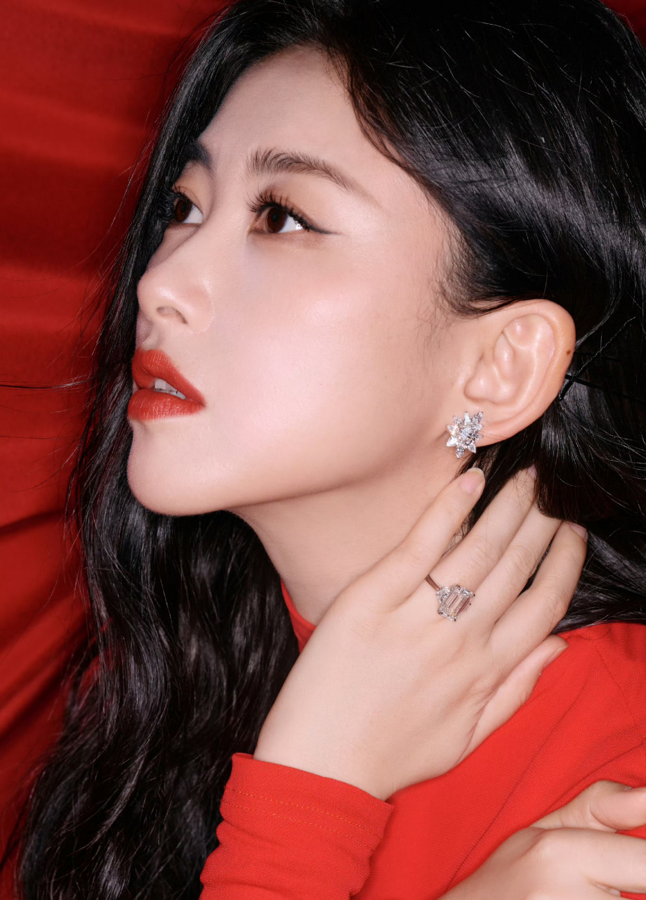 朱珠# #2024我想说#   美图鉴赏|朱珠  红红火火过新年嘛!