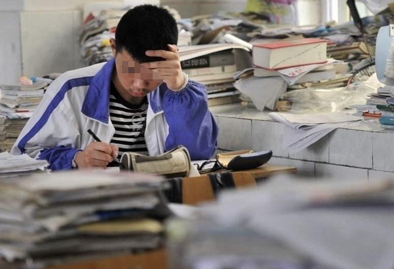 高三学生经常头痛,妈妈不以为意,送进医院检查后崩溃:没救了