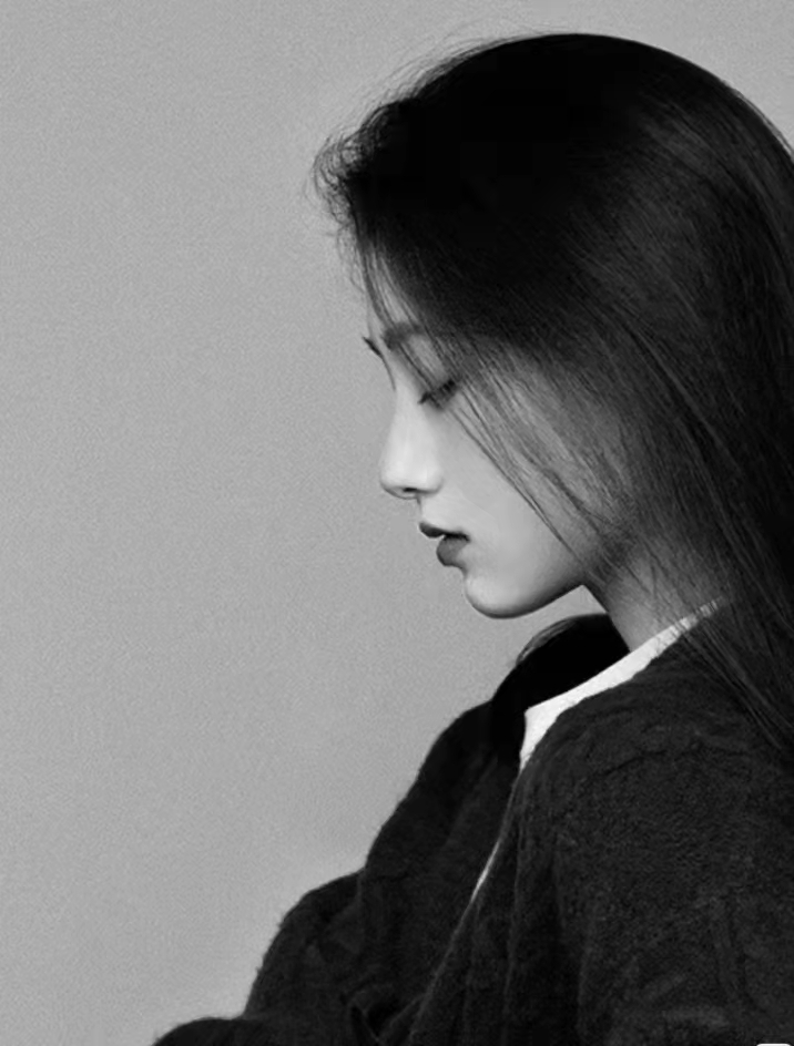 是不是想多了……  你哥们带女朋友去法国旅行,并