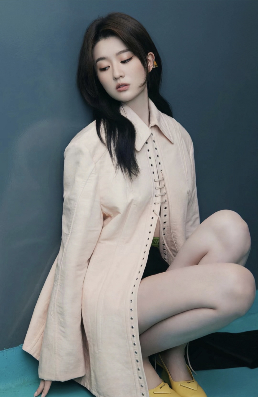 女人味十足的乔欣 高清手机壁纸来喽  从欢乐颂开始,喜欢带眼镜她,有