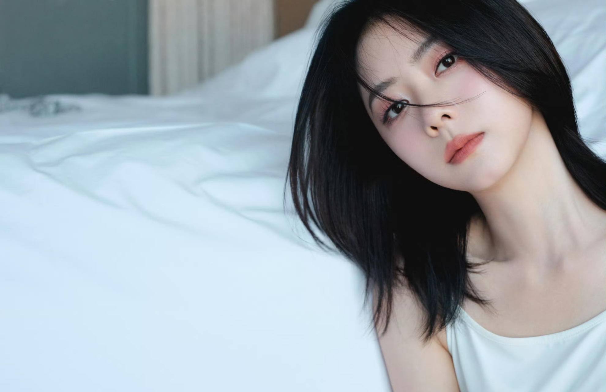 美图鉴赏|谭松韵  谭松韵这小表情完全就是一个小家碧玉形美女