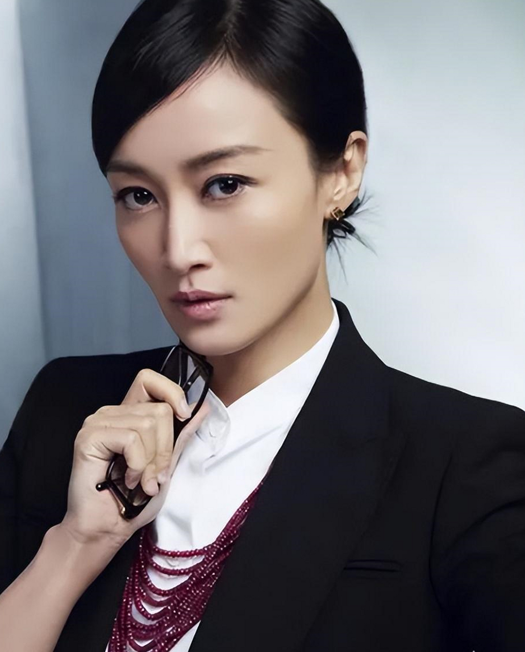 赵子琪曾是央视主持人,后转行成为演员,嫁给了知名出版人路金波.