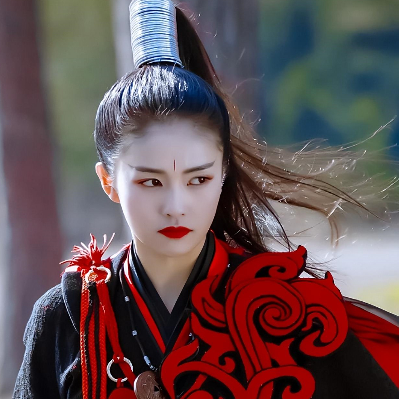 古装武侠剧中,侠女们高马尾英姿飒爽,展现家国大义!