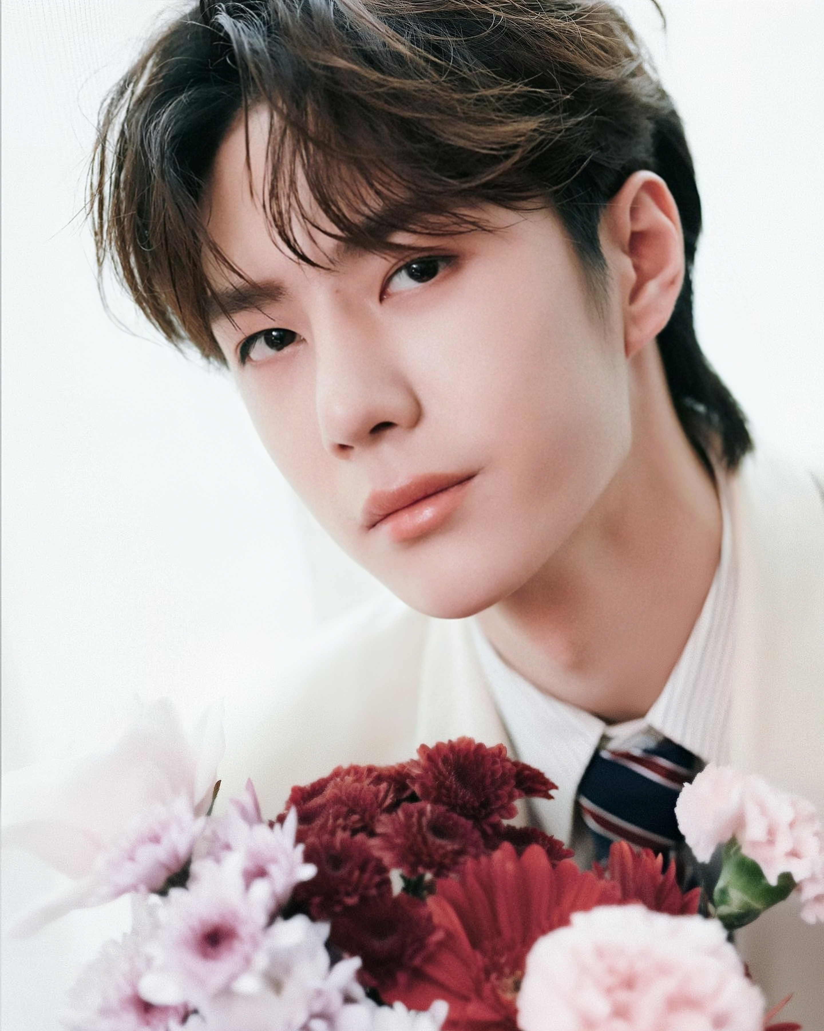 王一博头像 花和你 我对你的思念写进了纸和笔 #最靓头像壁纸征集赛