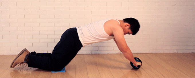 健腹轮训练指南:如何科学锻炼腹部和背部肌肉