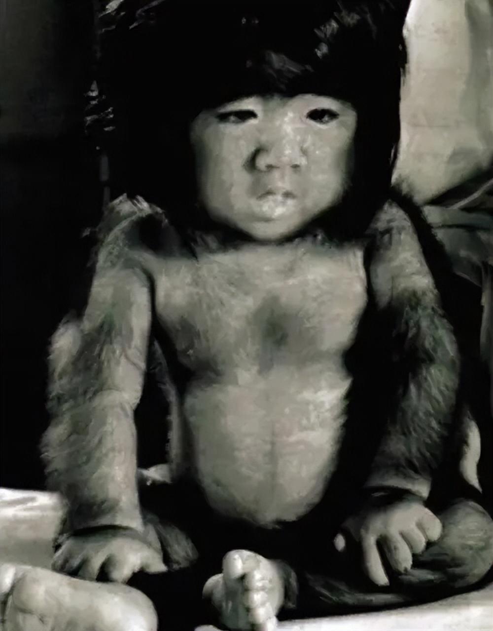 本来一切按部就班,接生婆完全做好了准备,可就在孩子的头出现的时候