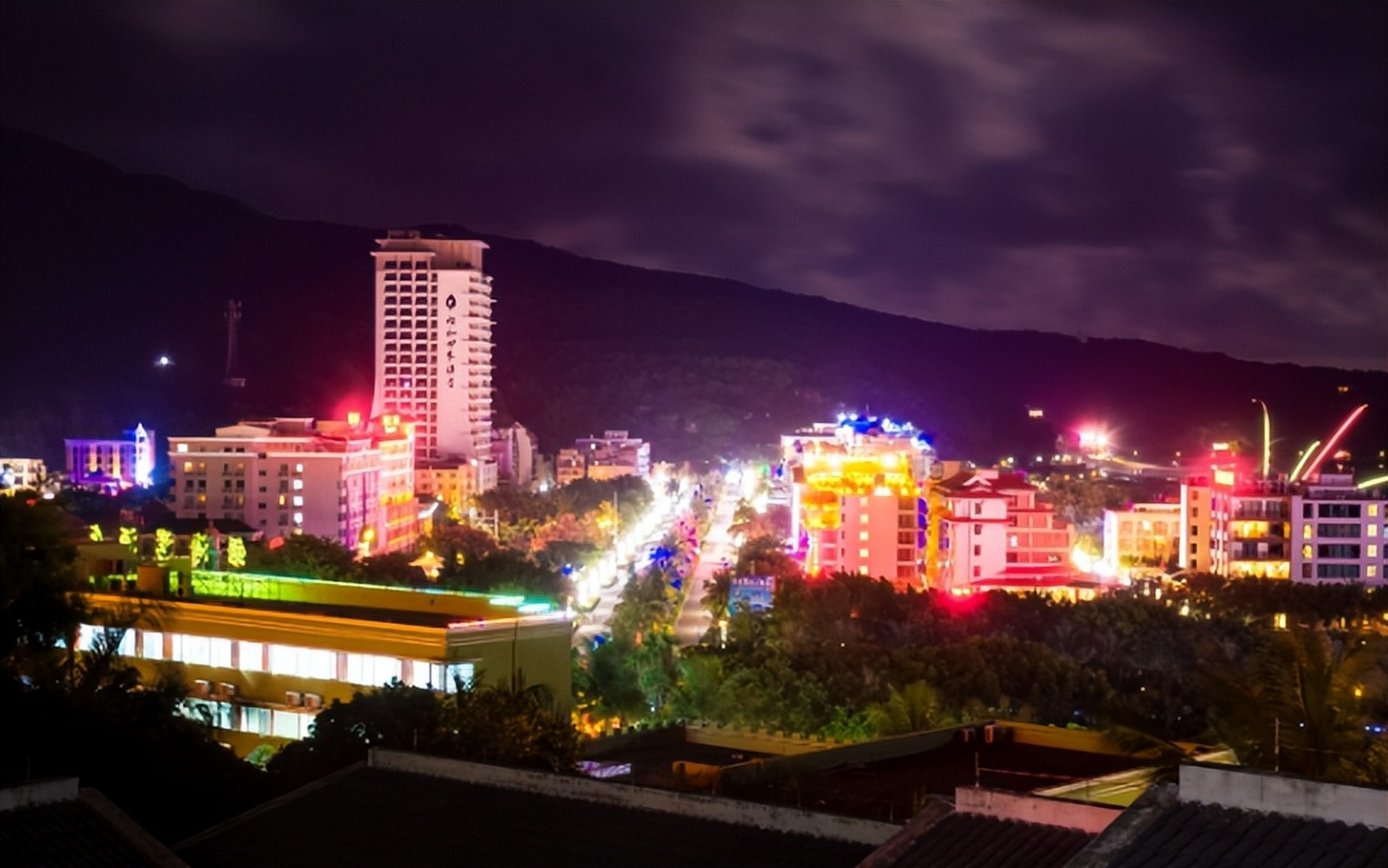 台山市是广东江门的全国第一侨乡,低调且人才辈出,孕育了众多成功人士