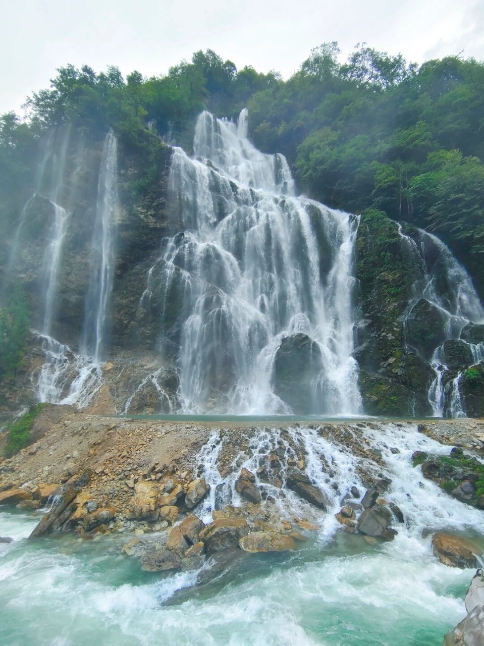 一定要去过这里  燕子岩瀑布,一个让人心旷神怡的美丽之地!